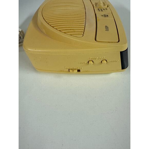 GE Vintage Clock Radio Yellow Model No 7-4615A AM FM Radio Tested Working 70’s - Picture 3 of 7